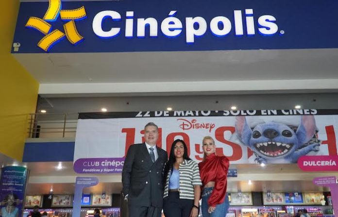 Waldo Fernández lleva el séptimo arte a niños que nunca habían ido al cine