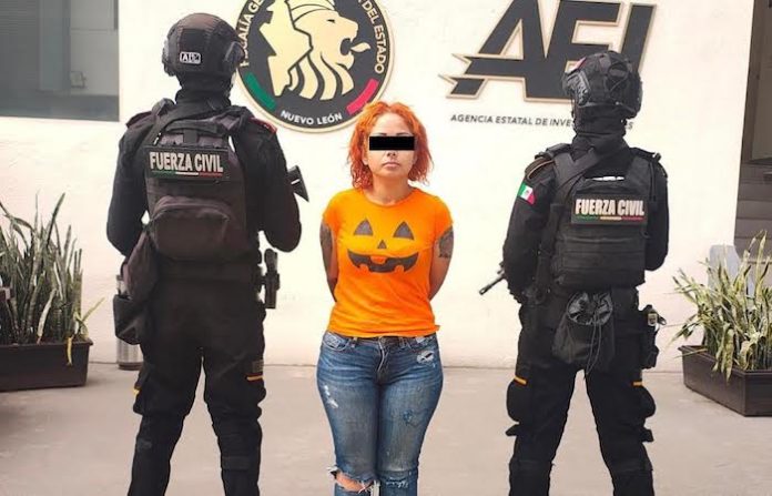 Cae presunta líder criminal durante operativo en San Pedro; le hallan drogas y dinero