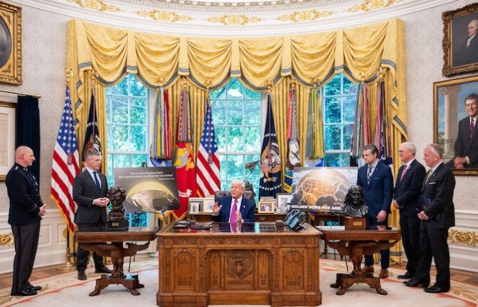 Trump anuncia la fortuna que costará la Cúpula Dorada de EU