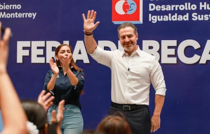 Monterrey impulsa educación con feria de becas para jóvenes