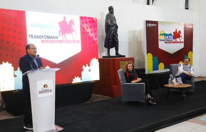 Sabina Berman destaca el poder transformador de la literatura en Escobedo