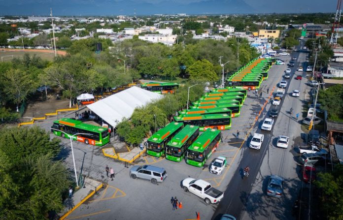 Inicia Gobernador nueva ruta de transporte en Cadereyta con 25 unidades