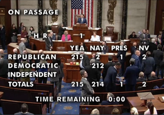 La Cámara de Representantes de EU aprueba proyecto de Trump que grava las remesas