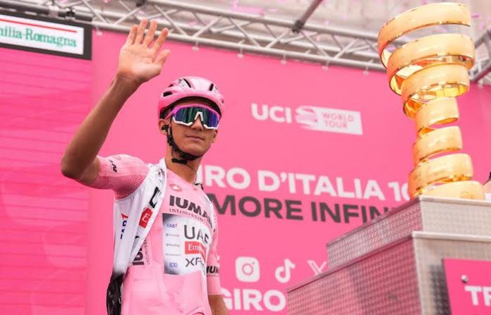 Isaac Del Toro continua haciendo historia: cuarto día con la maglia rosa en el Giro de Italia