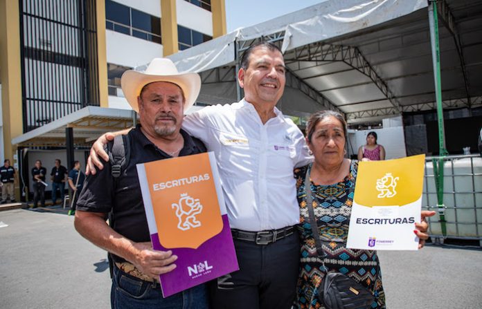 Fomerrey rompe récord histórico de entrega de escrituras en NL