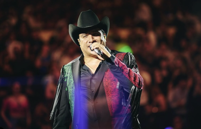 Julión Álvarez suspende concierto por cancelación de visa estadounidense