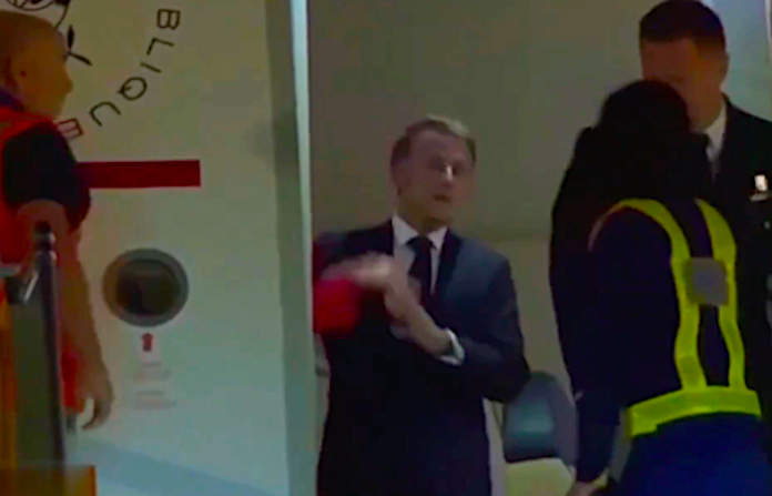 Video: Macron recibe una bofetada de su esposa ante las cámaras