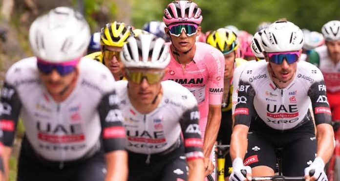 Isaac Del Toro aún lidera el Giro de Italia ¡pero por poco!