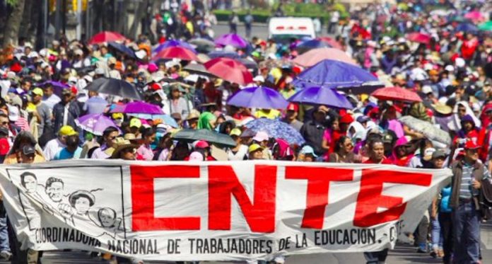 La CNTE paraliza la capital de México en medio de las negociaciones con el Gobierno federal