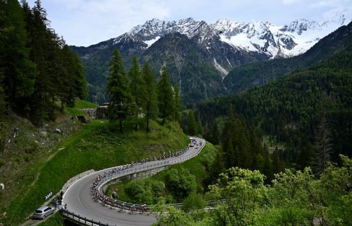 Isaac Del Toro defiende su Maglia Rosa tras una Etapa 18 sin sorpresas