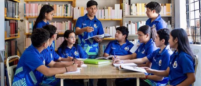 UANL rompe barreras: lleva prepa a lo alto de la Sierra de Santiago