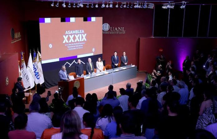 Medios públicos de México se reúnen en la UANL para fortalecer su misión educativa