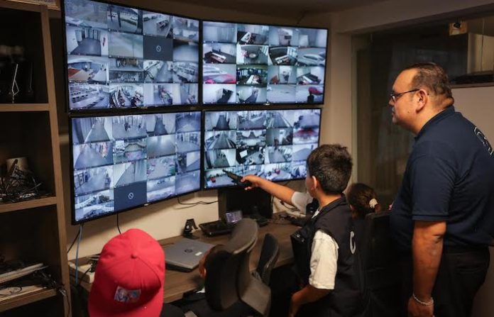 Entre patrullas y pistas: niños sampetrinos se convierten en policías por un día