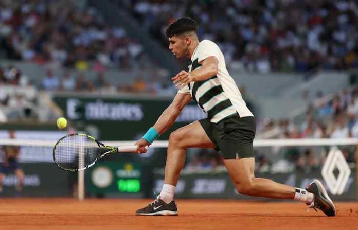 Reacción oportuna: Alcaraz evita la hazaña de Dzumhur en París