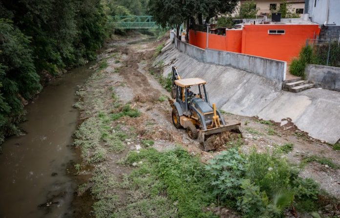 Alcalde de Santiago supervisa desazolve de ríos ante temporada de huracanes