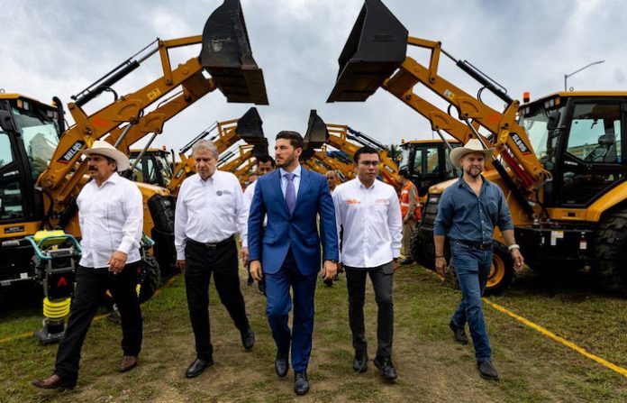 Refuerza Nuevo León su infraestructura hídrica con nueva flota para Agua y Drenaje