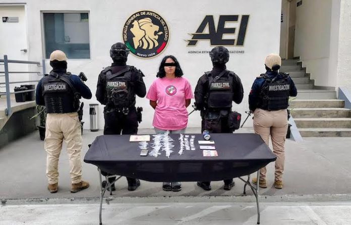 Capturan a presunta narcomenudista vinculada a grupo delictivo en Escobedo