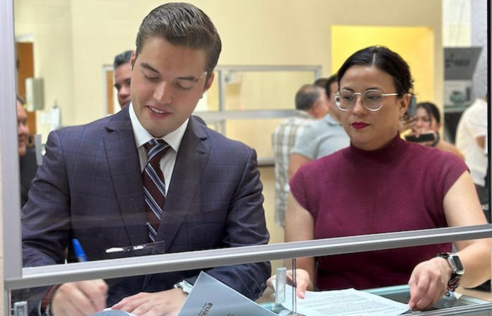 Luz verde a la energía solar: La nueva regla para estacionamientos grandes