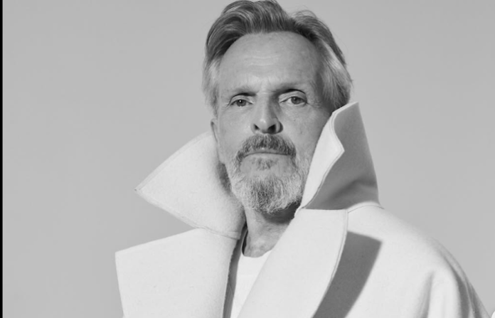 Miguel Bosé suma sexta fecha en el Auditorio Nacional