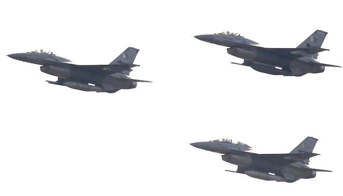 Suben a 15 los civiles muertos en zonas fronterizas de la India por ataques de Pakistán