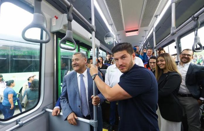 Impulsan con Transmetro movilidad verde para miles de estudiantes de la UANL