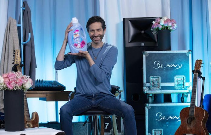 Benny Ibarra y Suavitel reinventan el homenaje a mamá con serenatas personalizadas