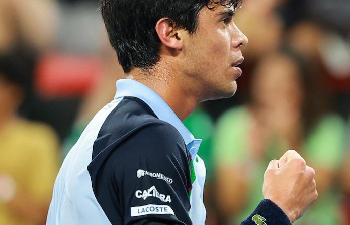 Rodrigo Pacheco debuta con derrota en Roland Garros