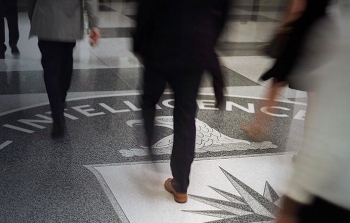 Guardias de la CIA dispararon y detuvieron a una mujer cuando se acercaba a la entrada de la agencia