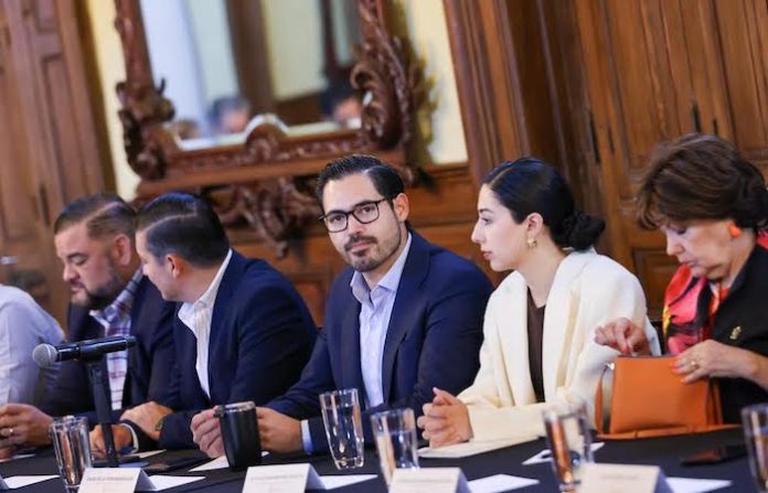 Urge alcalde de Santiago reparación de carretera tras un año de daños por “Alberto”