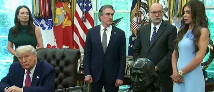 Video: La secretaria de Seguridad Nacional de EU Kristi Noem acusa a Sheinbaum de “alentar” las protestas en Los Ángeles