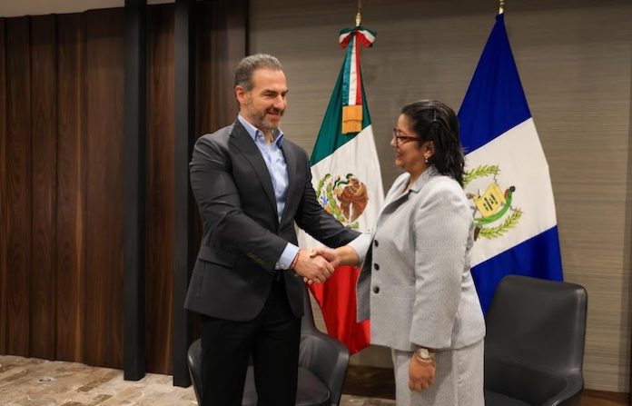 Adrián de la Garza recibe a la nueva Cónsul de Guatemala en Monterrey para fortalecer la cooperación bilateral