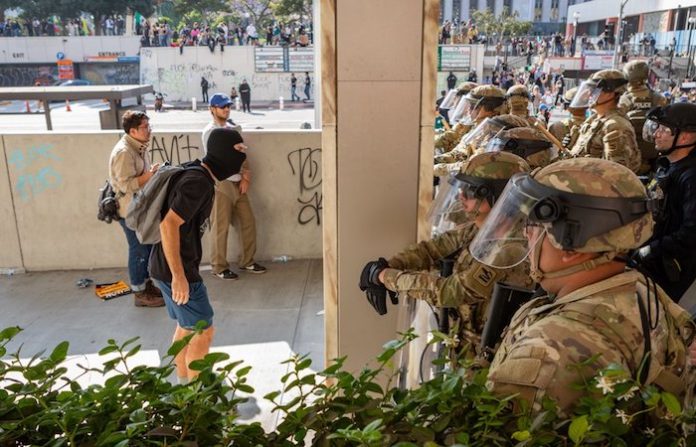 Más de 190 personas arrestadas en medio de disturbios en California, según fiscal general