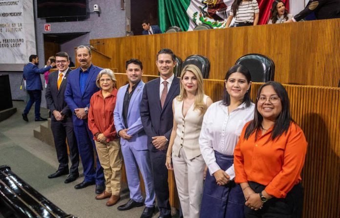Se incorpora Glen Villarreal Zambrano al Congreso local como diputado de MC