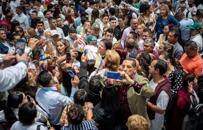 Precandidato presidencial colombiano Miguel Uribe muestra “indicios de mejoría neurológica”