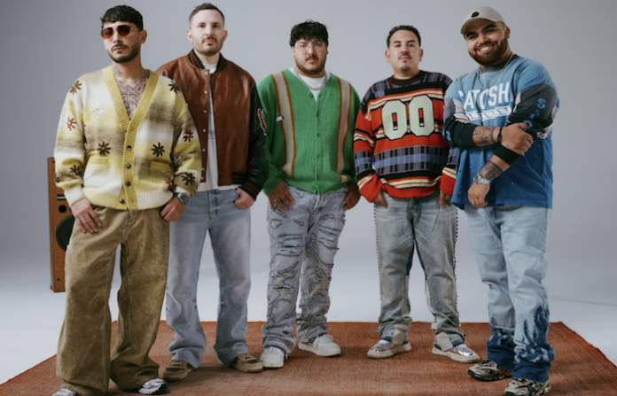 Grupo Frontera dona ingresos de su EP “Y Lo Que Viene” a los inmigrantes latinos