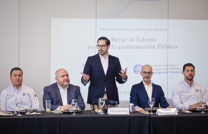 Santiago apuesta por servidores públicos mejor preparados: firman convenio de becas con el Tec
