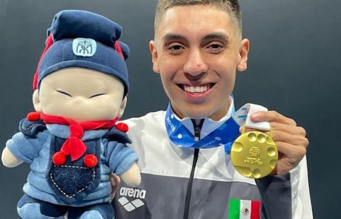 ¡Oro Mexicano! Diego Villalobos Domina Mundial de Natación Artística