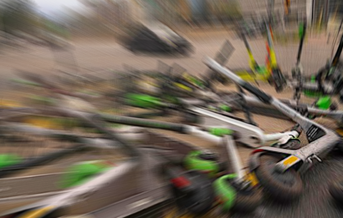 Tras muertes y negligencia, va Congreso contra uso descontrolado de scooters