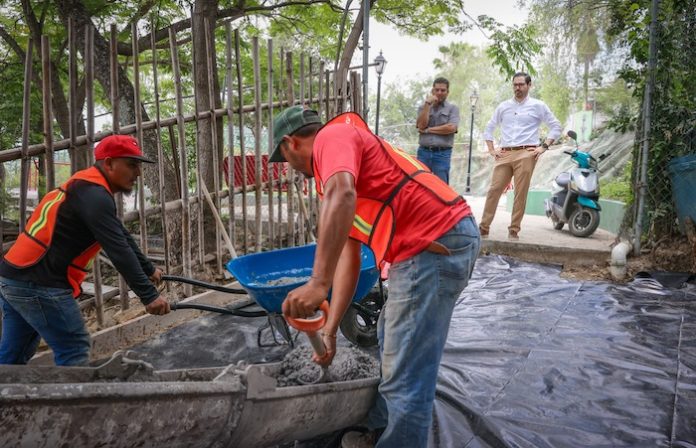 Alcalde supervisa avance de obras viales en colonia San Juan