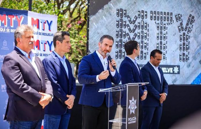 Mejoran condiciones laborales a policías de Monterrey con aumento salarial y nuevo Plan de Vida