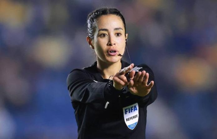 Katia Itzel hace historia como la primera árbitra mexicana en la Copa Oro