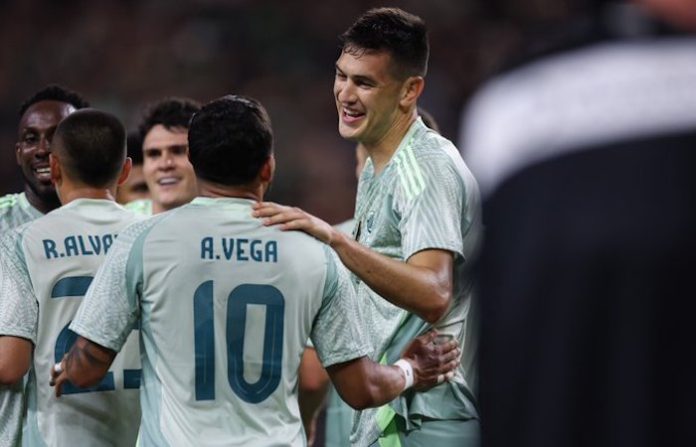 México avanza con autoridad y Montes se luce en Dallas