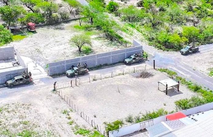 Autoridades rastrean predios donde habrían retenido a grupo musical secuestrado