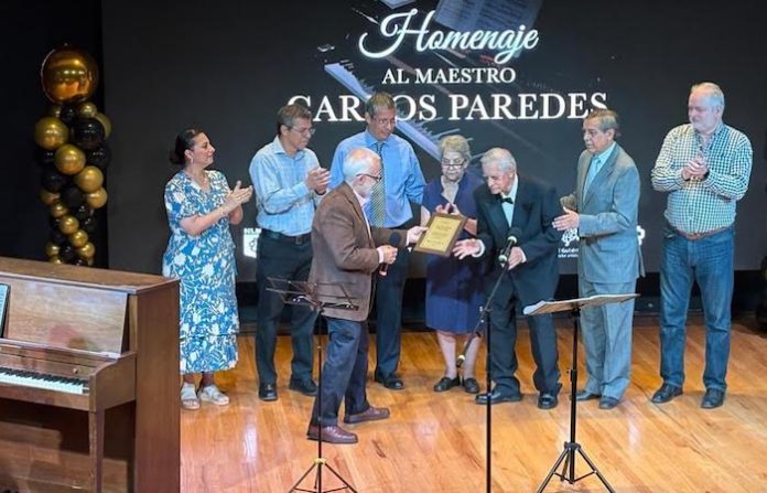 La música como gratitud: emotivo homenaje al maestro Carlos Paredes