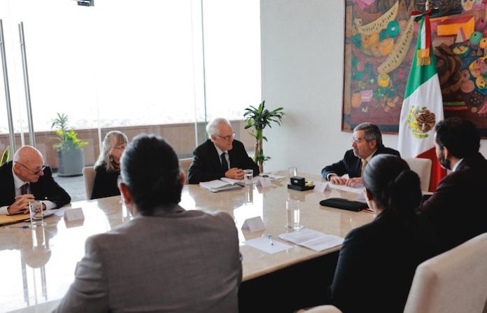 Canciller mexicano sostiene diálogo con activistas de EU contra la violencia por armas de fuego