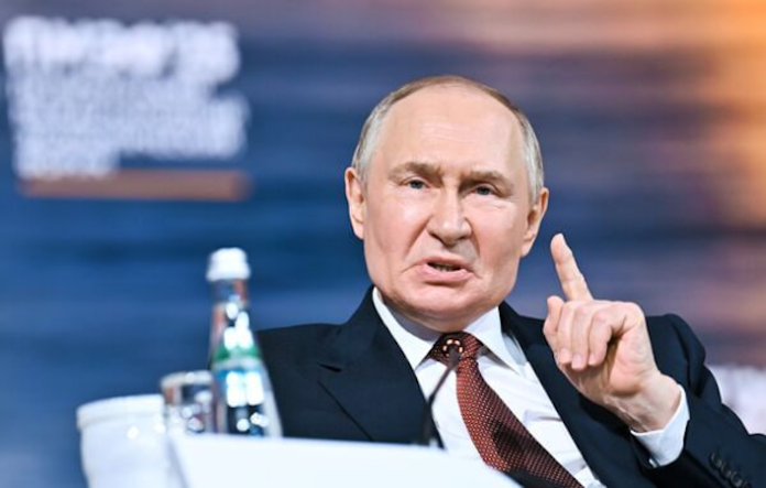 “La respuesta será catastrófica”: Putin comenta el posible uso de una ‘bomba sucia’ por Ucrania