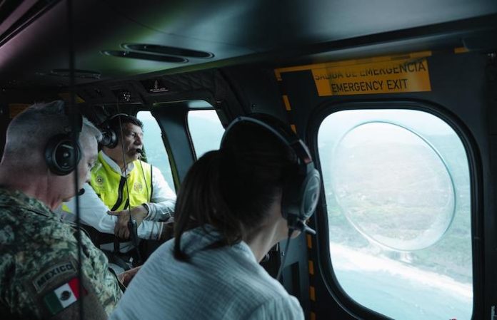 Hay al menos tres muertos por el paso del huracán Erick en México