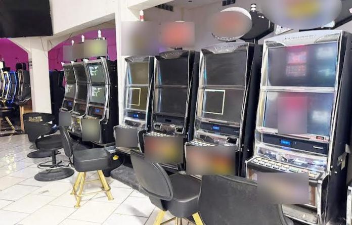 FGR desmantela centro de juegos ilegales en Hidalgo, NL; asegura 163 máquinas