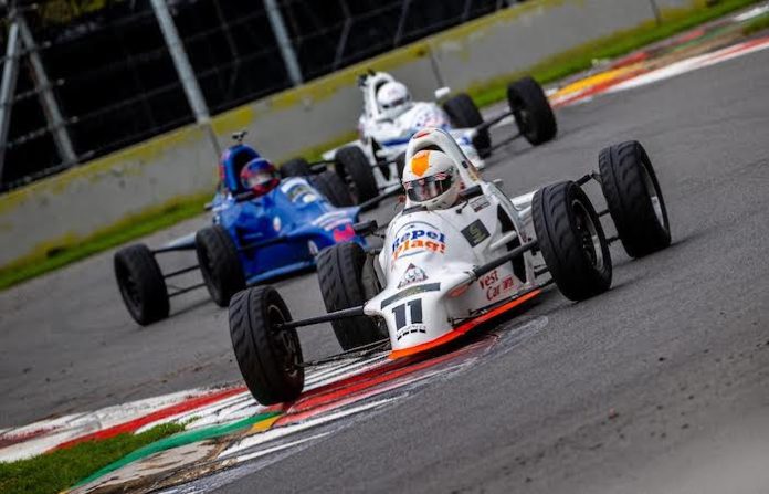 Contreras y Gutiérrez dominan la Vintage Fórmula Ford en México