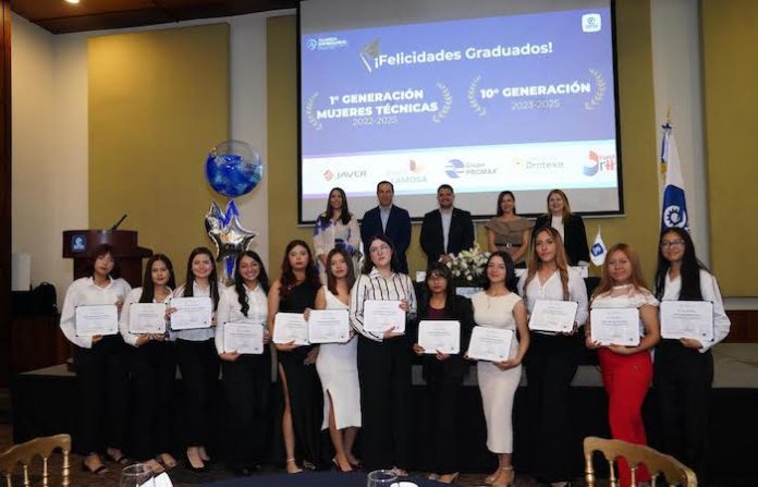 Celebran primera generación de mujeres técnicas en la Alianza Empresarial de CAINTRA
